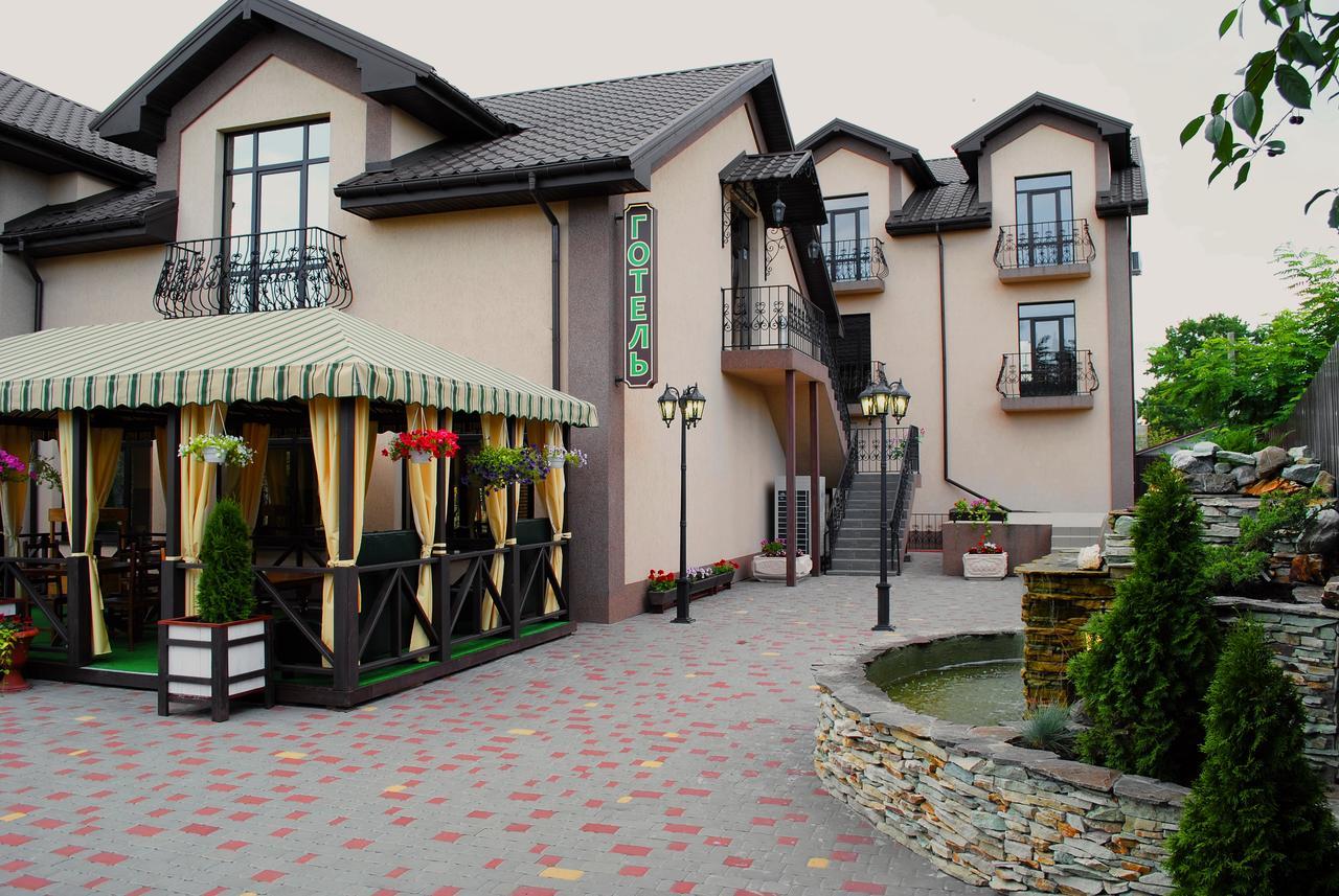 Hotel Restaurant Complex Roman'S Vishenki  Buitenkant foto